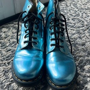 Dr. Martens airwait boots